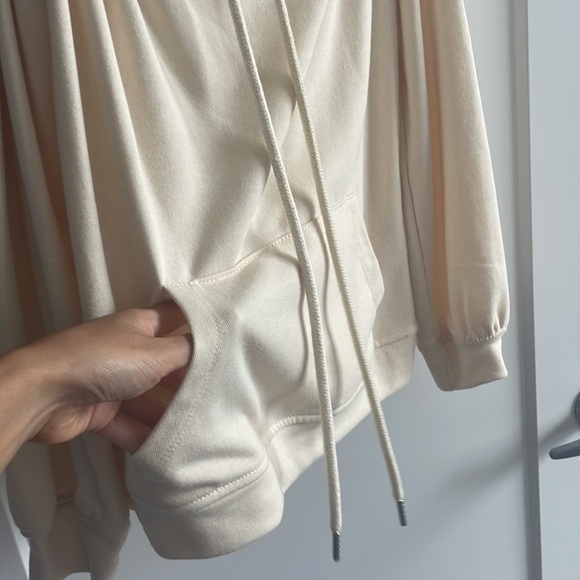 Forever 21 off the shoulder sweater - Picture 3 of 7